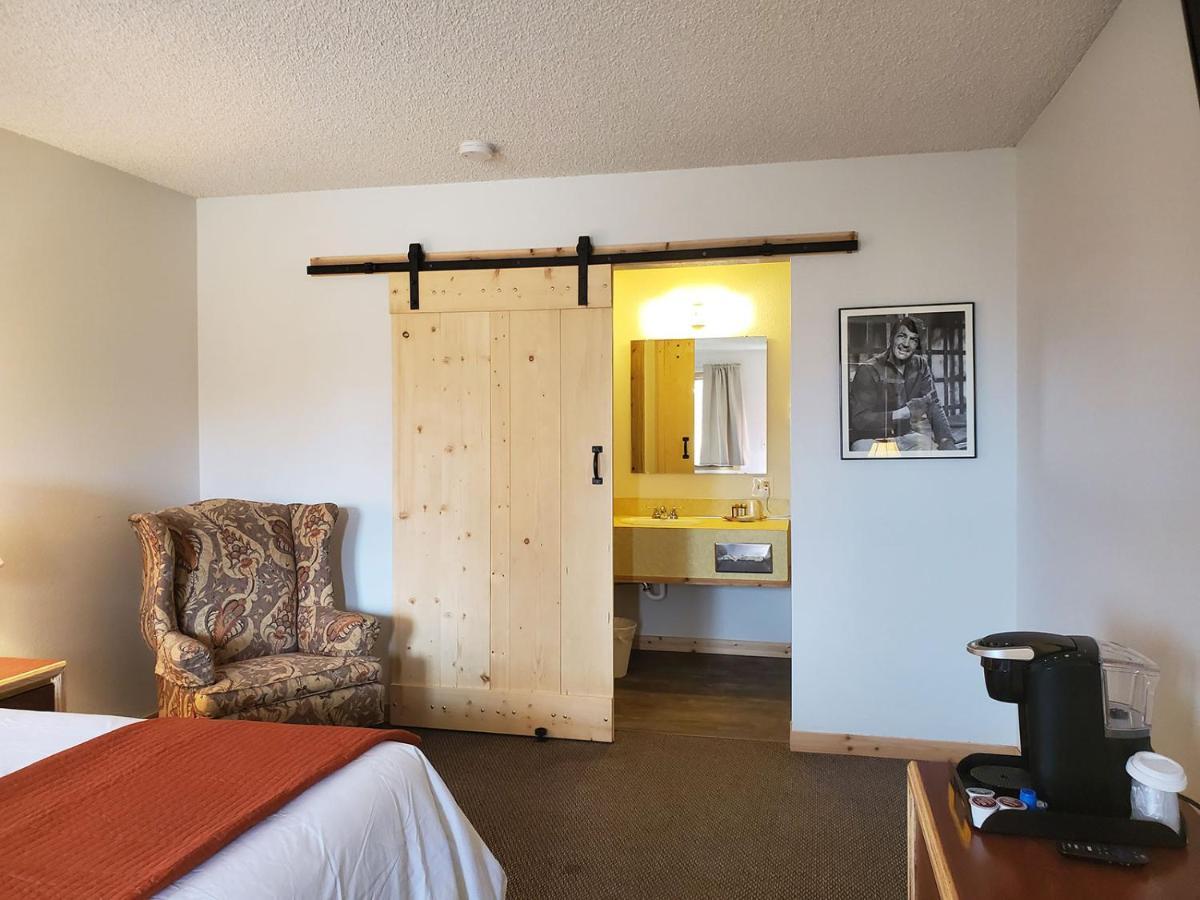 Warden Inn Deer Lodge Kültér fotó