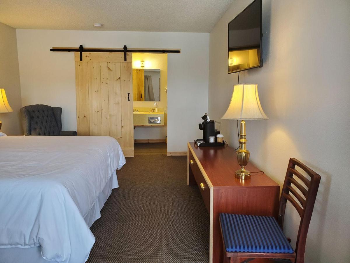 Warden Inn Deer Lodge Kültér fotó